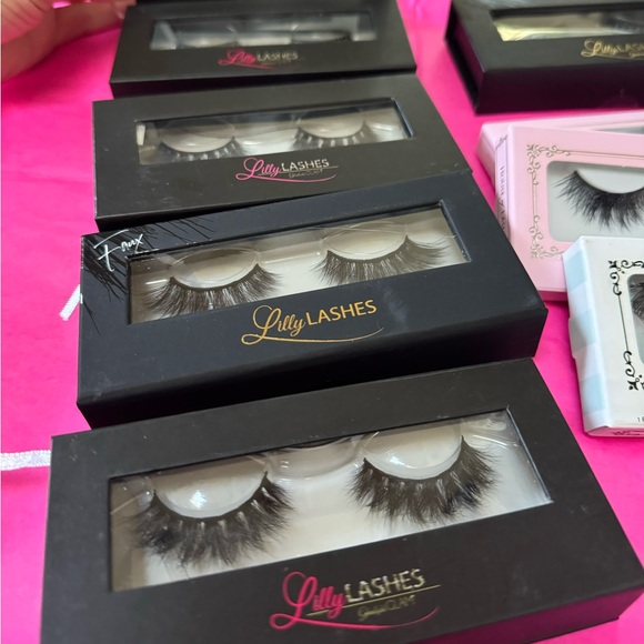 BUNDLE of 9 Lilly lashes
House of Lashes Lash
Tweezers New - Picture 2 of 6